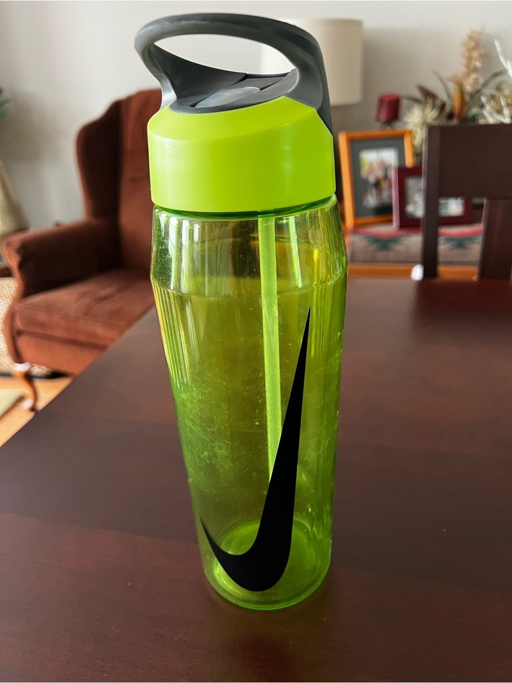 Nike TR Hypercharge Straw Water Bottle 32 oz Volt / Lime Green